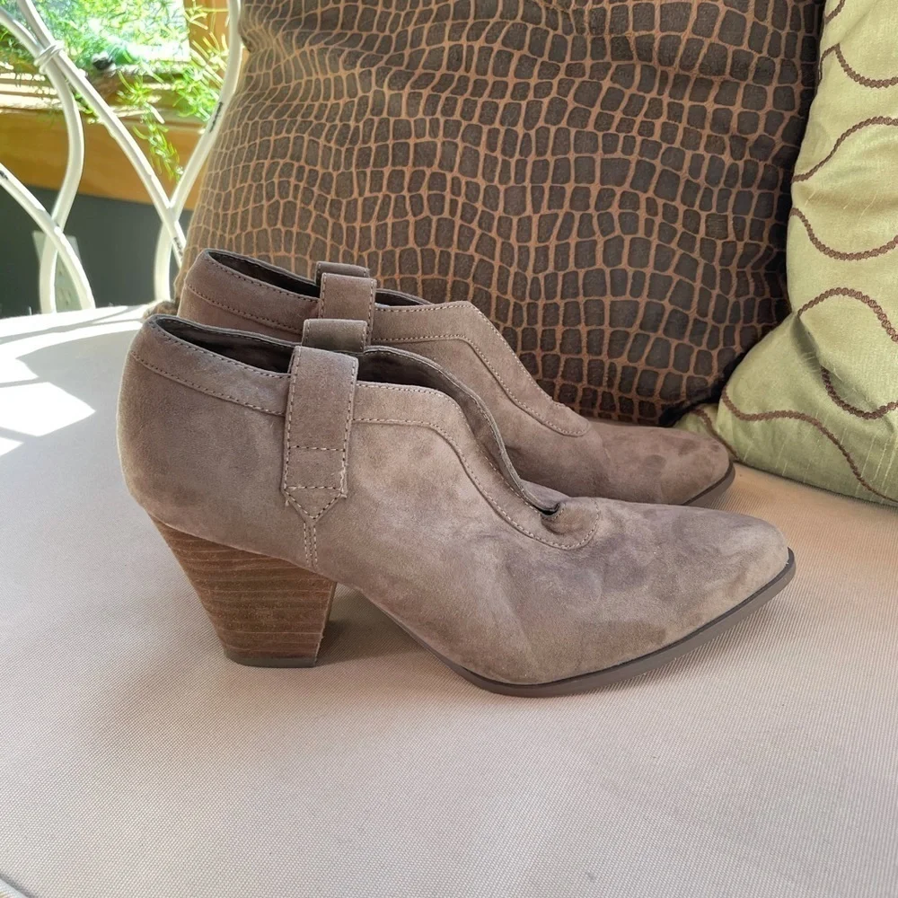 Charles by Charles David Heeled Ankle‎ Boots 7.5